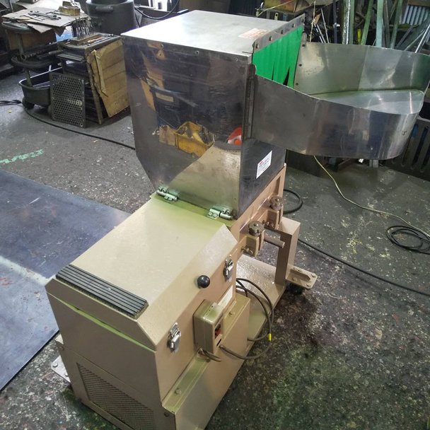 森田精機製粉砕機の詳細画像｜2枚目