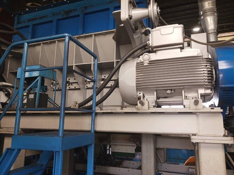 ドイツ製粉砕機の詳細画像|2枚目